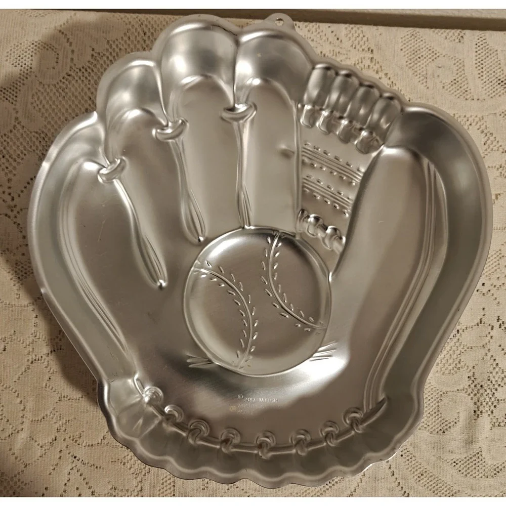 Wilton Vintage 1987 Baseball Glove Mitt Cake Pan - Novelty Metal Baking Tin